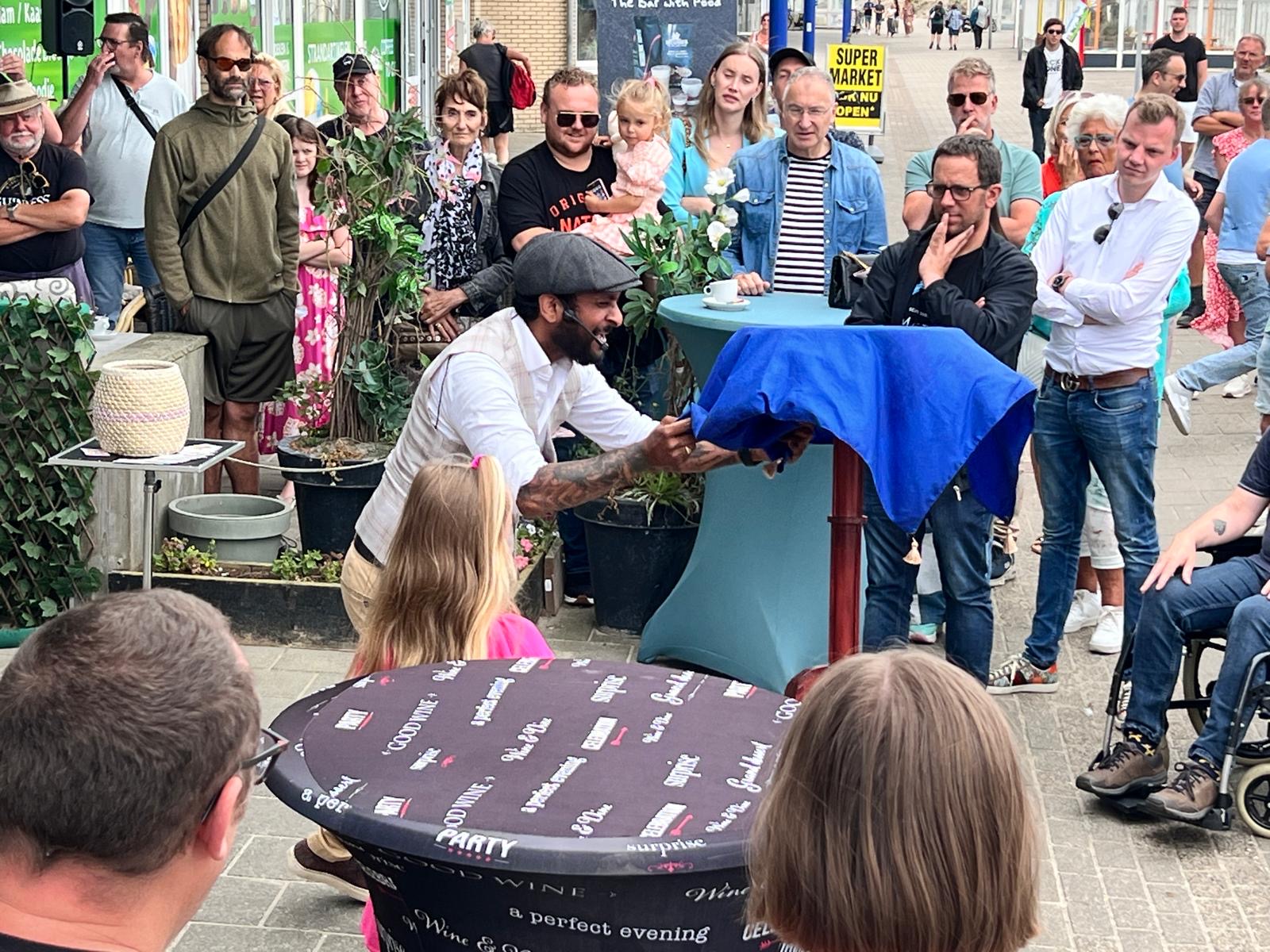 Goochelen op uw Beursstand, Sudesh Roman